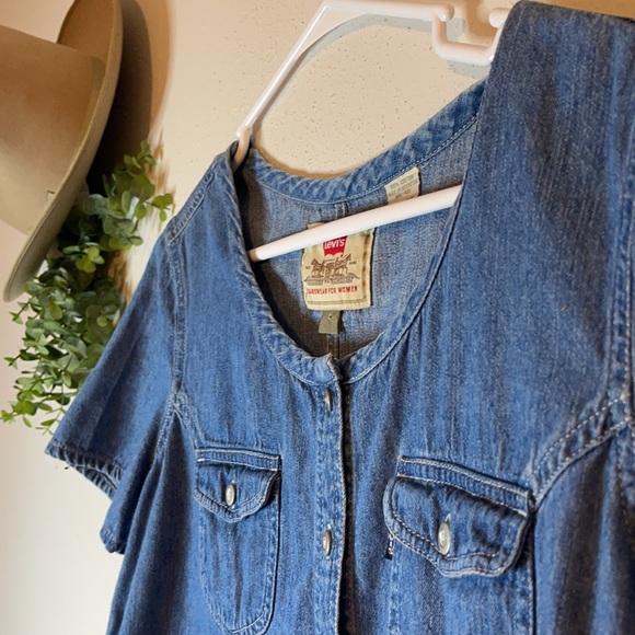 Vintage Levi’s Denim Button-Front Top – Short Sleeve, Cropped Fit WPL-423 - Picture 5 of 9